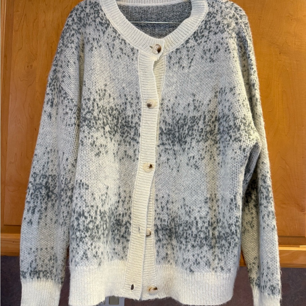 DAZY grey & White cardigan